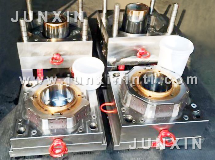 round paint bucket mould