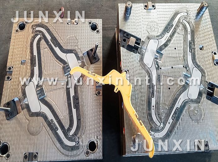 plastic hanger mould